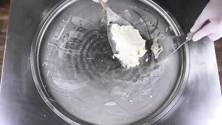 Ice Cream Rolls | white kinder Schoko-Bons rolled Chocolate Ice Cream - how to roll Schoko Bons ASMR
