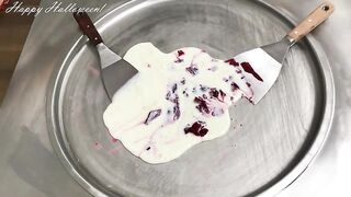 Scary Halloween Dessert with real Blood - don´t eat it! Vampires love this food! Creepy horror Story