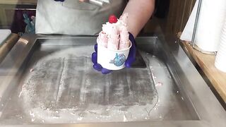 Ice Cream Rolls | Strawberry and Banana / Fried Ice Cream rolled by Morozhka in Russia | мороженое