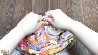 MIXING MAKEUP AND CLAY INTO CLEAR SLIME!!! RELAXING SATISFYING SLIME!! TOM SLIME